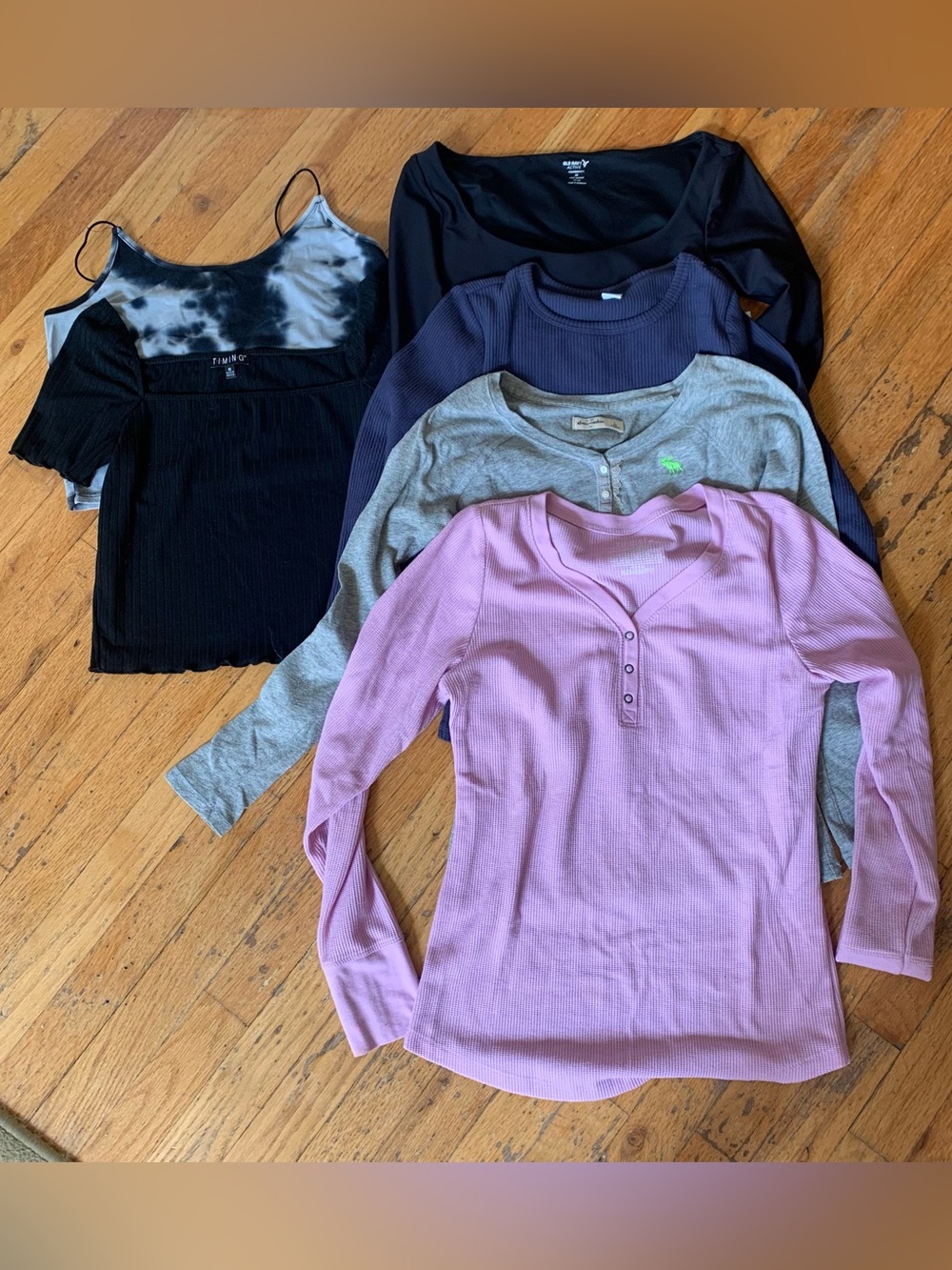 Bundle of 5 shirts in XS